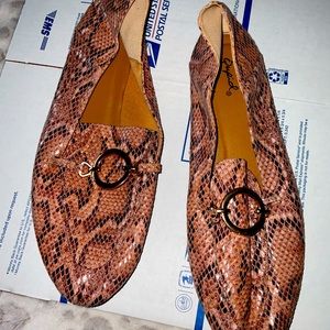 Quipid SNAKE skin blush pink brown with gold flat pointed loafer shoes size 10